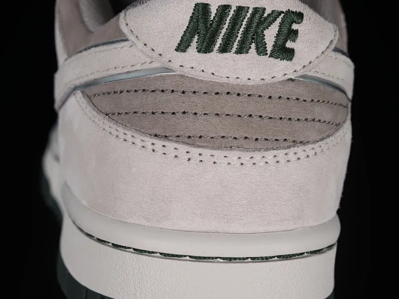 All Categories Nk SB Dunk Series Nk SB Dunk Low Low-top sneakers Otomo Katsuhiro x Nk SB Dunk Low "Steamboy OST" Otomo Katsuhiro co-branded SB low-top sports and leisure sneakers LF0039-035